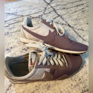 Nike Women’s Montreal Racer Vintage Shoe Size 8.5
